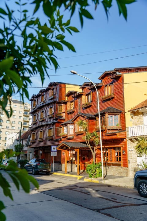 Property building, Day