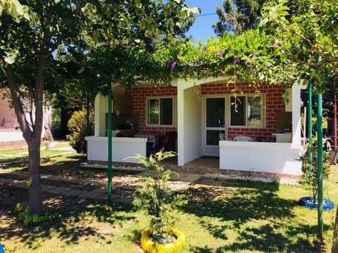Property building, Facade/entrance, Garden
