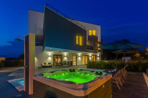 Property building, Night, Hot Tub