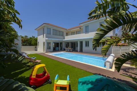 Garden, Swimming pool