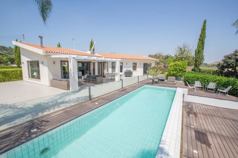 Property building, Garden, Swimming pool