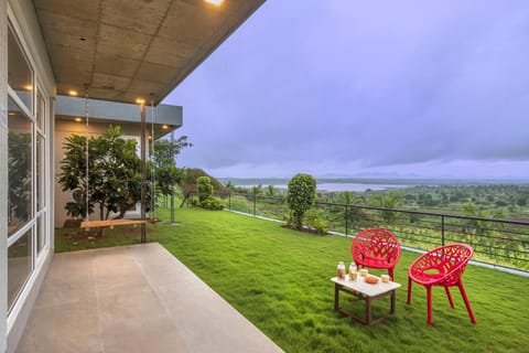 Property building, Patio, Day, Natural landscape, Garden, View (from property/room), Balcony/Terrace, Living room, Seating area, Garden view, Lake view