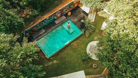 Property building, Day, People, Natural landscape, Bird's eye view, Garden, View (from property/room), Garden view, Pool view, Street view, Swimming pool