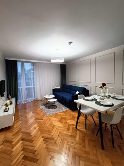 Children play ground, TV and multimedia, View (from property/room), Living room, Decorative detail, Evening entertainment, Autumn, Food, Parking, hair dryier, internet, stove, wardrobe