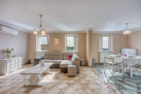 Living room, Dining area, air conditioner