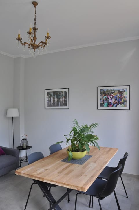 TV and multimedia, Living room, Seating area, Dining area, Garden view