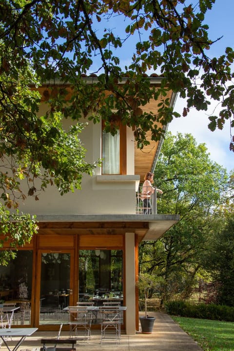 Property building, Breakfast