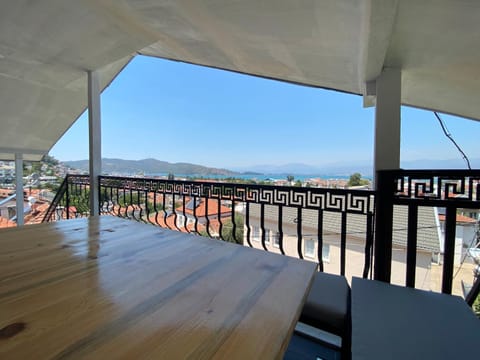 Patio, Day, Natural landscape, View (from property/room), Balcony/Terrace, Dining area, Sea view