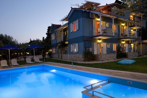Swimming pool, Swimming pool