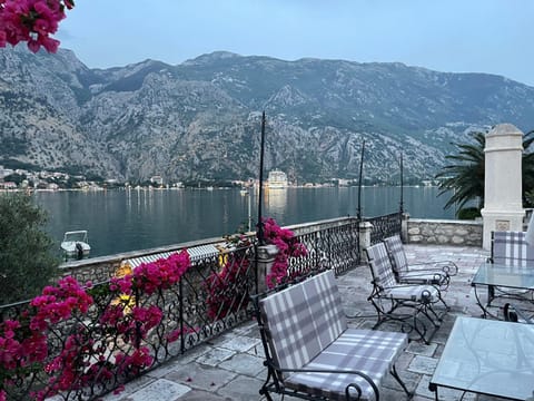 Luxury Waterfront Villa with Private Pool and Private Beach for 12 People Villa in Muo