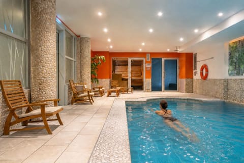Sauna, Steam room, Swimming pool