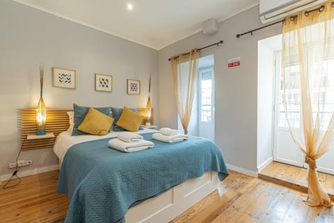 Bed, Bedroom, air conditioner