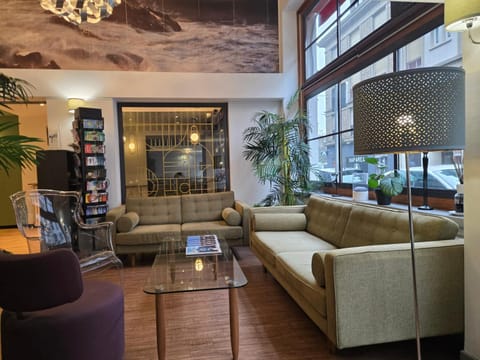 Communal lounge/ TV room