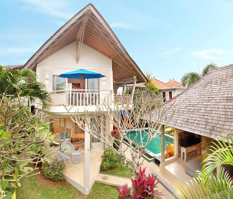 Property building, Balcony/Terrace, Pool view