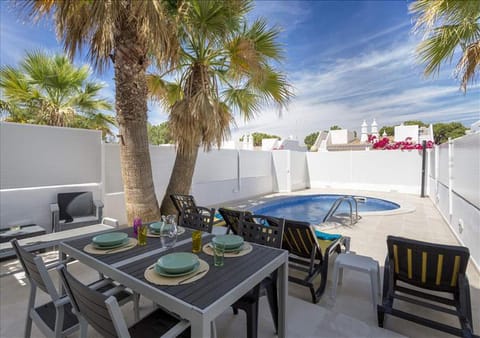 Dining area, Swimming pool