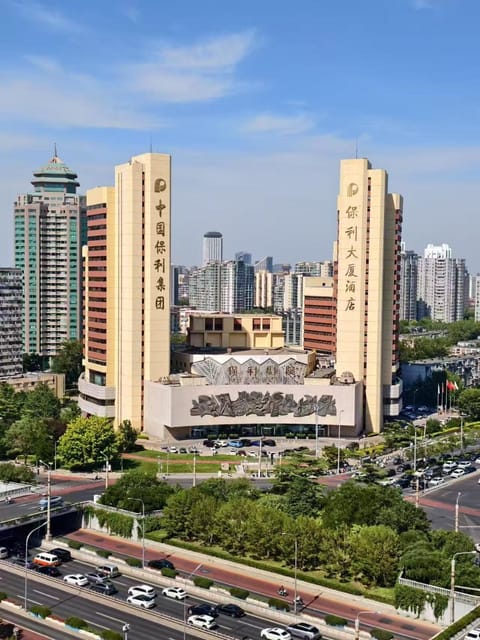 Property building, Day, City view, Location