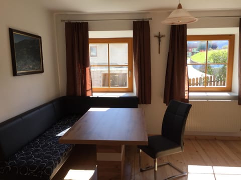 Seating area, Dining area