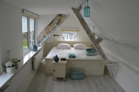Bed, Other, Decorative detail, Bedroom