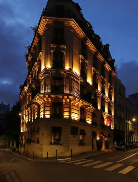 Property building, Night, Location