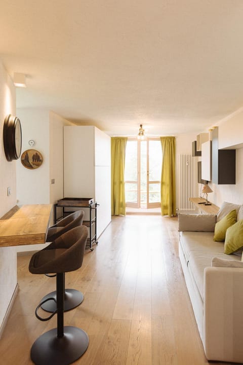 Bed, Natural landscape, TV and multimedia, Living room, Seating area, Bedroom