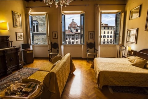 Nearby landmark, Bed, TV and multimedia, Coffee/tea facilities, Living room, Photo of the whole room, Decorative detail, Bedroom, Guests, City view, Landmark view, children, young children, older children, Family