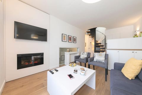 TV and multimedia, Living room, Seating area