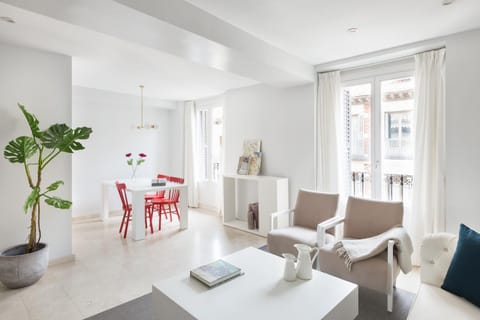 Living room, Photo of the whole room