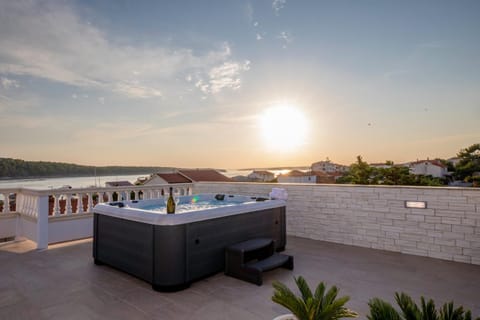 Massage, Spa and wellness centre/facilities, Sea view, Sunrise, Sunset
