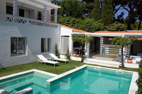 Property building, Garden, Balcony/Terrace, Swimming pool