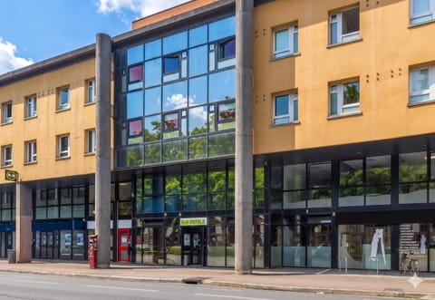 Property building, Street view, Quiet street view, Parking