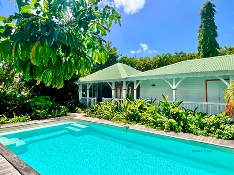 Property building, Garden, Garden view, Pool view, Swimming pool