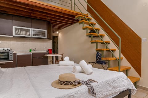 Bed, Kitchen or kitchenette, Photo of the whole room, Bedroom, stove, towels