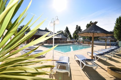 Swimming pool, Swimming pool
