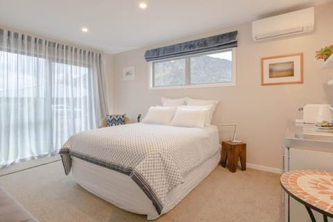 Bed, Bedroom, Guests, air conditioner