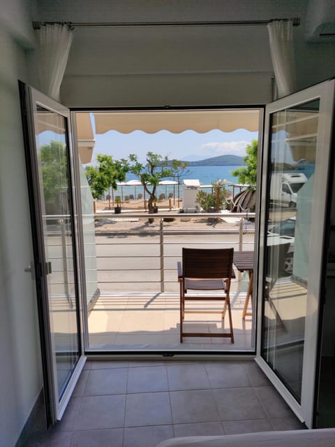 Balcony/Terrace, Beach, Sea view, Street view