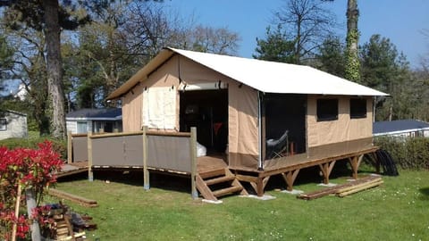 Camping Le Domaine Des Jonquilles Campground/ 
RV Resort in Brittany