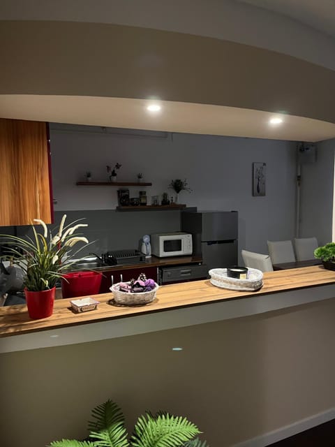 Kitchen or kitchenette, Food and drinks