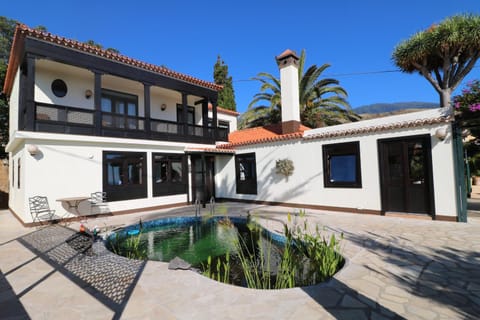 Property building, Patio, Spring, Day, Balcony/Terrace, On site, Area and facilities, Swimming pool