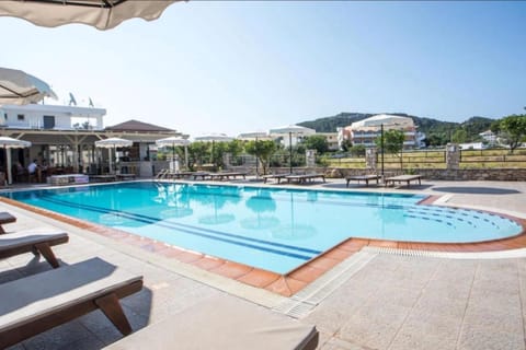 Swimming pool, sunbed