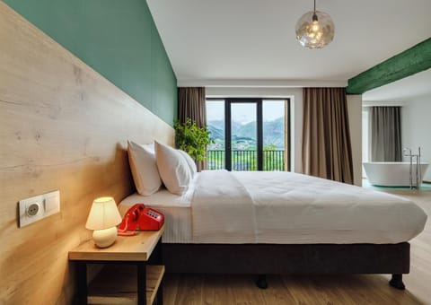 Bedroom, Mountain view