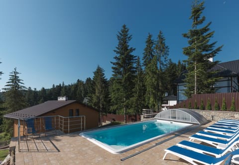 Pool view, Swimming pool, sunbed