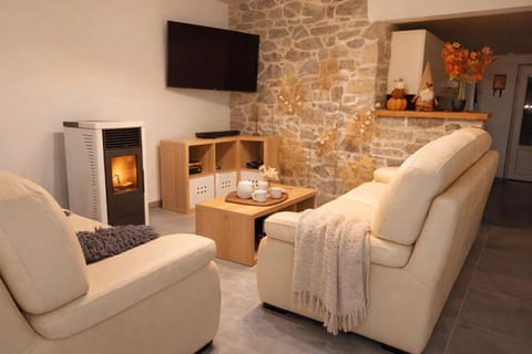 Communal lounge/ TV room, Living room, Seating area