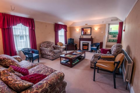 Communal lounge/ TV room, TV and multimedia, Living room, Seating area, Sea view