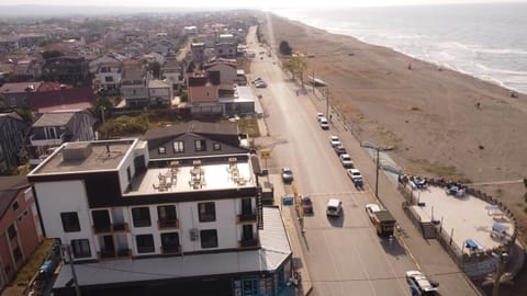 Day, Neighbourhood, Natural landscape, Bird's eye view, Beach, City view, Landmark view, Street view, Location, group of guests, Quiet street view, Parking