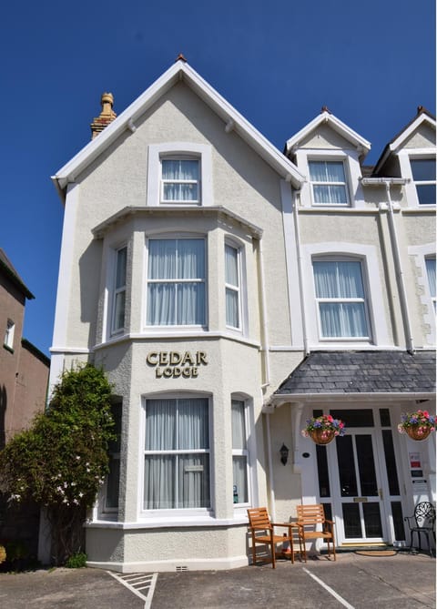 Cedar Lodge Bed and Breakfast in Llandudno