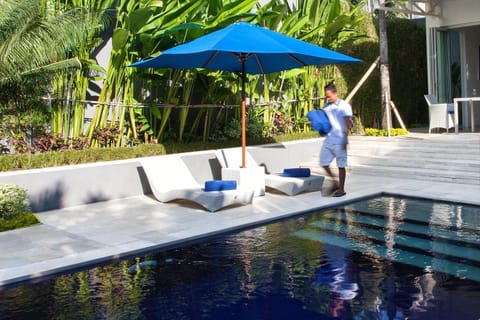 Staff, Swimming pool