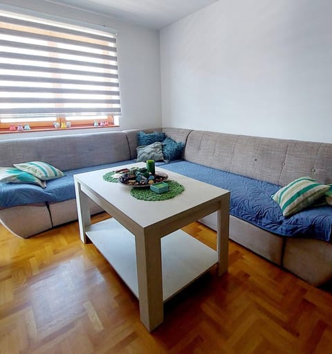Bed, Living room, Photo of the whole room, Seating area