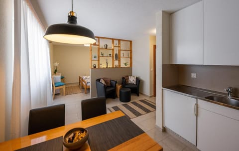 Living room, Photo of the whole room, Seating area, Dining area