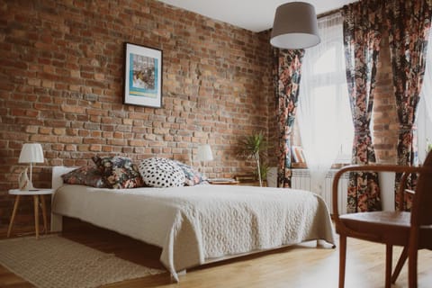 Spring, Bed, Day, Photo of the whole room, Decorative detail, Bedroom, On site