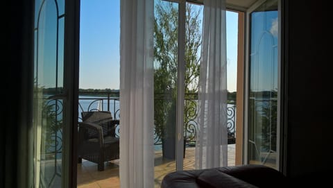 Balcony/Terrace, Lake view